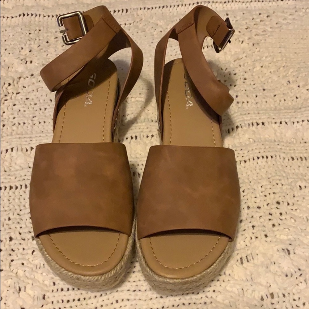 Soda wedge platform sandals